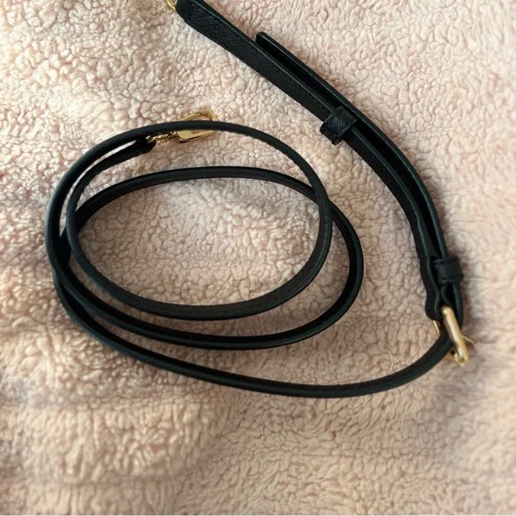 Tory Burch Emerson Leather Women's Tote - Picture 14 of 14